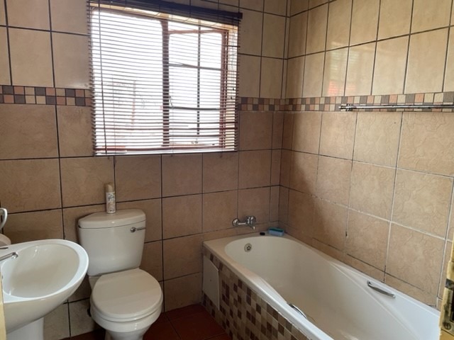 2 Bedroom Property for Sale in Rustenburg Central North West